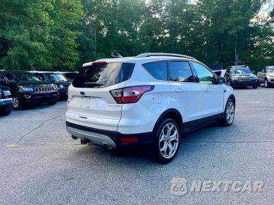 Czwarte zdjęcie samochodu z boku: 2018 FORD ESCAPE TITANIUM VIN:1FMCU0J94JUB97212 - miniatura