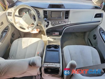 Zdjęcie 8 z 12 samochodu: 2012 TOYOTA SIENNA LE 8-PASSENGER VIN:5TDKA3DC1CS015121 - miniatura