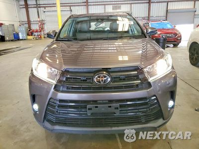 Piąte zdjęcie samochodu w środku: 2019 TOYOTA 21CQ VIN:5TDJZRFH2KS620456 - miniatura