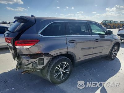 Trzecie zdjęcie samochodu z tyłu: 2019 TOYOTA HIGHLANDER LE PLUS VIN:5TDZZRFH4KS324258 - miniatura