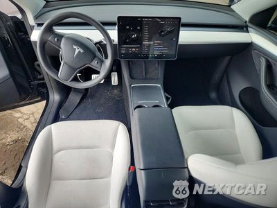 Zdjęcie 8 z 13 samochodu: 2024 TESLA MODEL Y VIN:7SAYGDEF0RA296333 - miniatura