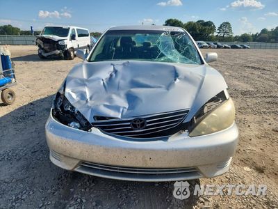 Piąte zdjęcie samochodu w środku: 2005 TOYOTA CAMRY LE VIN:4T1BE32K45U956376 - miniatura