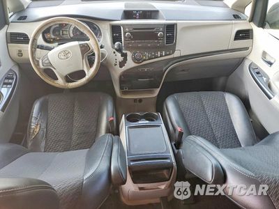 Zdjęcie 8 z 12 samochodu: 2013 TOYOTA SIENNA SPORT VIN:5TDXK3DC0DS313695 - miniatura