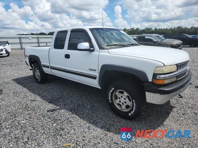 Czwarte zdjęcie samochodu z boku: 1999 CHEVROLET SILVERADO K1500 VIN:1GCEK19TXXE108402 - miniatura