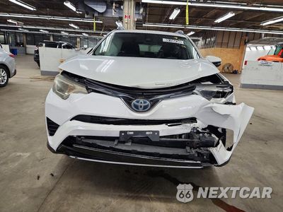 Piąte zdjęcie samochodu w środku: 2017 TOYOTA RAV4 HYBRID LE PLUS VIN:JTMRJREV7HD132884 - miniatura
