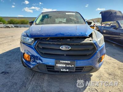 Piąte zdjęcie samochodu w środku: 2018 FORD ESCAPE S VIN:1FMCU0F78JUD29699 - miniatura