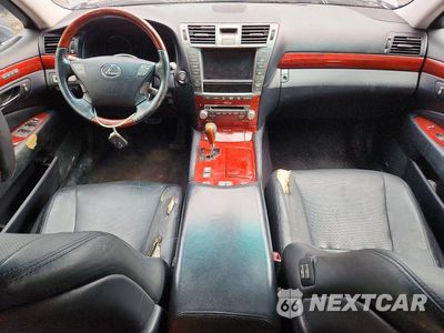 Zdjęcie 8 z 12 samochodu: 2012 LEXUS LS 460 VIN:JTHCL5EF6C5015381 - miniatura