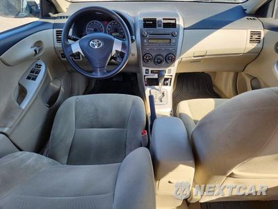 Zdjęcie 8 z 12 samochodu: 2011 TOYOTA COROLLA LE VIN:2T1BU4EEXBC675694 - miniatura
