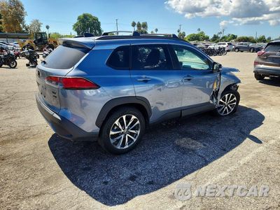 Trzecie zdjęcie samochodu z tyłu: 2025 TOYOTA COROLLA CROSS XLE VIN:7MUDAABG1SV139350 - miniatura