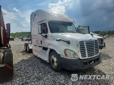 Czwarte zdjęcie samochodu z boku: 2013 FREIGHTLINER CASCADIA 125 SEMI TRUCK VIN:3AKJGLDR4DSBC8039 - miniatura
