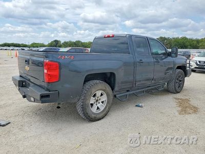 Trzecie zdjęcie samochodu z tyłu: 2018 CHEVROLET SILVERADO K1500 LT VIN:1GCVKREC5JZ167216 - miniatura