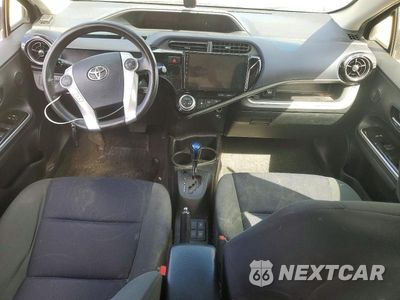 Zdjęcie 8 z 12 samochodu: 2015 TOYOTA PRIUS C THREE VIN:JTDKDTB38F1097795 - miniatura