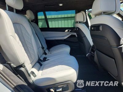 Zdjęcie 11 z 14 samochodu: 2027 BMW X7 XDRIVE40I VIN:5UX23EM03V9541942 - miniatura