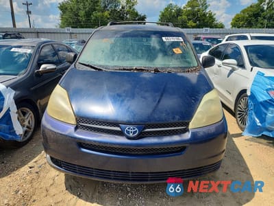 Piąte zdjęcie samochodu w środku: 2004 TOYOTA SIENNA LE 7 PASSENGER VIN:5TDZA23CX4S131235 - miniatura