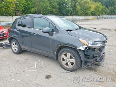 Czwarte zdjęcie samochodu z boku: 2018 CHEVROLET TRAX 1LT VIN:KL7CJLSB8JB680985 - miniatura