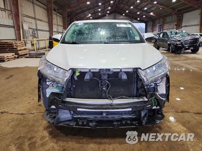 Piąte zdjęcie samochodu w środku: 2018 TOYOTA HIGHLANDER LE VIN:5TDZZRFHXJS238743 - miniatura