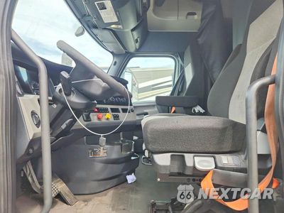 Zdjęcie 7 z 14 samochodu: 2020 FREIGHTLINER CASCADIA 126 SEMI TRUCK VIN:3AKBHHDV8LSLT7232 - miniatura