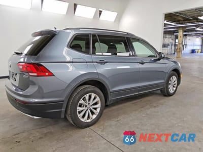 Trzecie zdjęcie samochodu z tyłu: 2020 VOLKSWAGEN TIGUAN S VIN:3VV0B7AX1LM148837 - miniatura