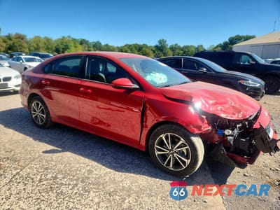Czwarte zdjęcie samochodu z boku: 2023 KIA FORTE LXS VIN:3KPF24AD9PE596997 - miniatura