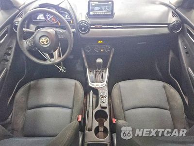 Zdjęcie 8 z 12 samochodu: 2017 TOYOTA YARIS IA BASE VIN:3MYDLBYV3HY155035 - miniatura