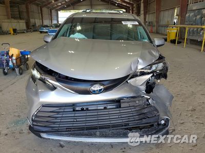 Piąte zdjęcie samochodu w środku: 2025 TOYOTA SIENNA XLE 8-PASSENGER VIN:5TDJRKEC8SS284566 - miniatura