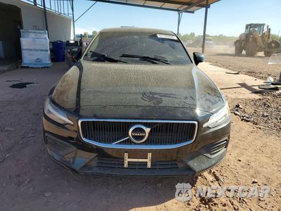 Piąte zdjęcie samochodu w środku: 2019 VOLVO S60 T5 MOMENTUM VIN:7JR102FK2KG015622 - miniatura