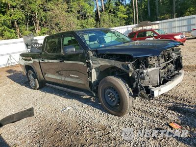 Czwarte zdjęcie samochodu z boku: 2024 TOYOTA TUNDRA CREWMAX SR5 VIN:5TFLA5EC8RX027445 - miniatura