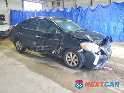 Czwarte zdjęcie samochodu z boku: 2014 NISSAN VERSA 1.6 S VIN:3N1CN7AP0EL819090 - miniatura