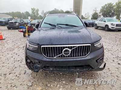 Piąte zdjęcie samochodu w środku: 2023 VOLVO XC40 PLUS VIN:YV4L12UN2P2039292 - miniatura
