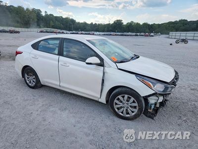 Czwarte zdjęcie samochodu z boku: 2021 HYUNDAI ACCENT SE VIN:3KPC24A66ME128841 - miniatura