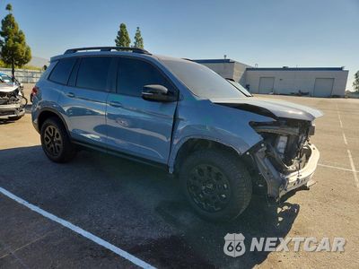 Czwarte zdjęcie samochodu z boku: 2022 HONDA PASSPORT TRAIL SPORT VIN:5FNYF8H6XNB010052 - miniatura