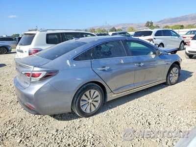 Trzecie zdjęcie samochodu z tyłu: 2016 HYUNDAI SONATA HYBRID SE VIN:KMHE24L13GA012607 - miniatura