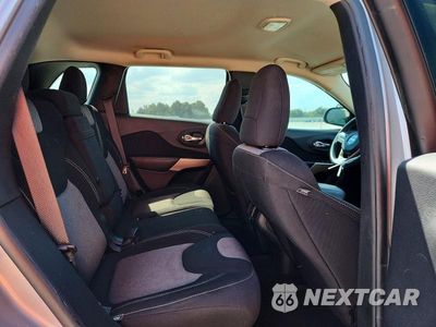 Zdjęcie 10 z 12 samochodu: 2018 JEEP CHEROKEE LATITUDE VIN:1C4PJLCB8JD566315 - miniatura
