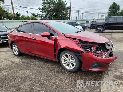 Czwarte zdjęcie samochodu z boku: 2019 CHEVROLET CRUZE LT VIN:1G1BE5SM2K7141873 - miniatura