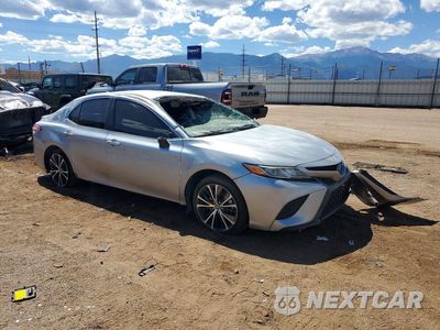 Czwarte zdjęcie samochodu z boku: 2020 TOYOTA CAMRY SE VIN:4T1G11AK0LU336371 - miniatura