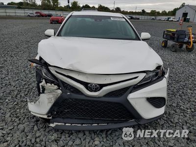 Piąte zdjęcie samochodu w środku: 2018 TOYOTA CAMRY SE VIN:4T1B11HK4JU616422 - miniatura