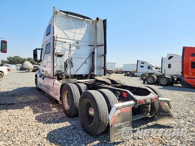 Drugie zdjęcie samochodu z przodu: 2021 VOLVO VNL SEMI TRUCK VIN:4V4NC9EJ7MN238203 - miniatura