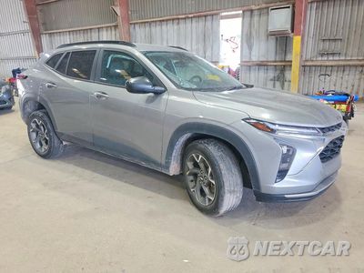 Czwarte zdjęcie samochodu z boku: 2024 CHEVROLET TRAX 1LT VIN:KL77LHE2XRC018996 - miniatura