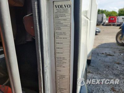 Zdjęcie 13 z 14 samochodu: 2015 VOLVO VNL SEMI TRUCK VIN:4V4NC9EGXFN921648 - miniatura