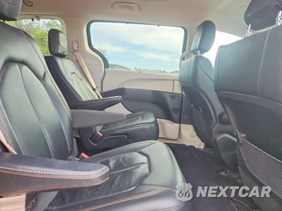 Zdjęcie 11 z 13 samochodu: 2018 CHRYSLER PACIFICA TOURING L VIN:2C4RC1BG7JR227305 - miniatura