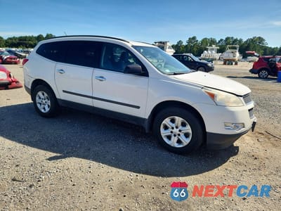 Czwarte zdjęcie samochodu z boku: 2011 CHEVROLET TRAVERSE LS VIN:1GNKREED5BJ159737 - miniatura