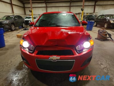 Piąte zdjęcie samochodu w środku: 2014 CHEVROLET SONIC LT VIN:1G1JC5SH9E4235565 - miniatura