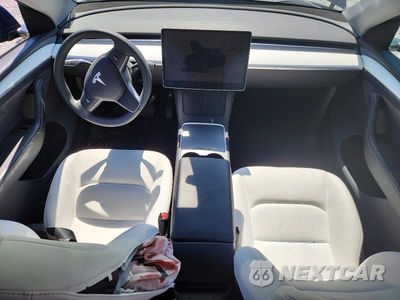 Zdjęcie 8 z 13 samochodu: 2024 TESLA MODEL Y VIN:7SAYGDEE5RA278417 - miniatura