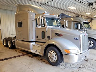 Czwarte zdjęcie samochodu z boku: 2014 PETERBILT 389 SEMI TRUCK VIN:1NPXGGGG20D244224 - miniatura