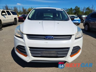 Piąte zdjęcie samochodu w środku: 2016 FORD ESCAPE S VIN:1FMCU0F75GUC20657 - miniatura