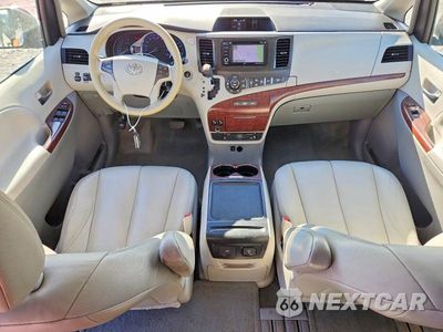 Zdjęcie 8 z 13 samochodu: 2013 TOYOTA SIENNA XLE VIN:5TDYK3DC0DS319971 - miniatura