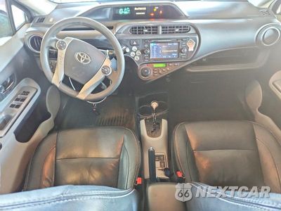 Zdjęcie 8 z 12 samochodu: 2012 TOYOTA PRIUS C FOUR VIN:JTDKDTB39C1031154 - miniatura