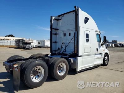 Trzecie zdjęcie samochodu z tyłu: 2014 FREIGHTLINER CASCADIA SEMI TRUCK VIN:3AKJGLD52ESFV9322 - miniatura