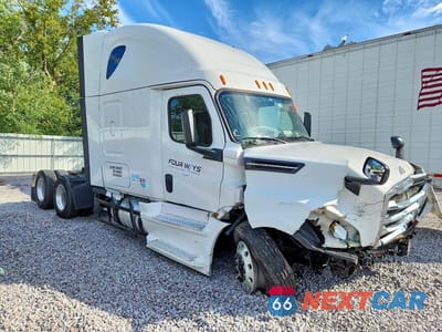 Czwarte zdjęcie samochodu z boku: 2019 FREIGHTLINER CASCADIA 126 VIN:3AKJHHDR2KSKB6124 - miniatura