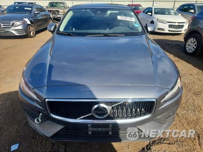 Piąte zdjęcie samochodu w środku: 2020 VOLVO S60 T6 MOMENTUM VIN:7JRA22TK0LG065189 - miniatura